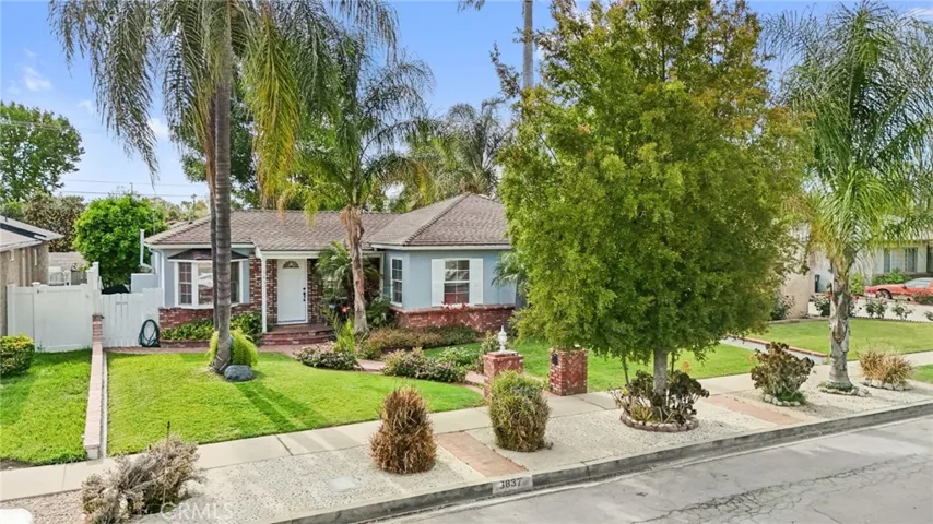 6837 Hesperia Avenue, Reseda, California 91335