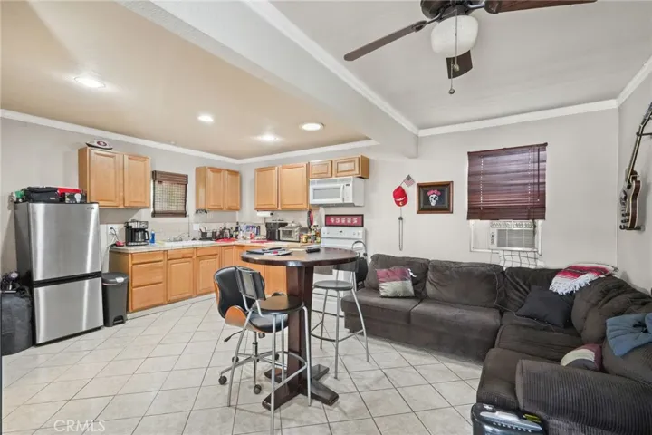 6837 Hesperia Avenue, Reseda, California 91335