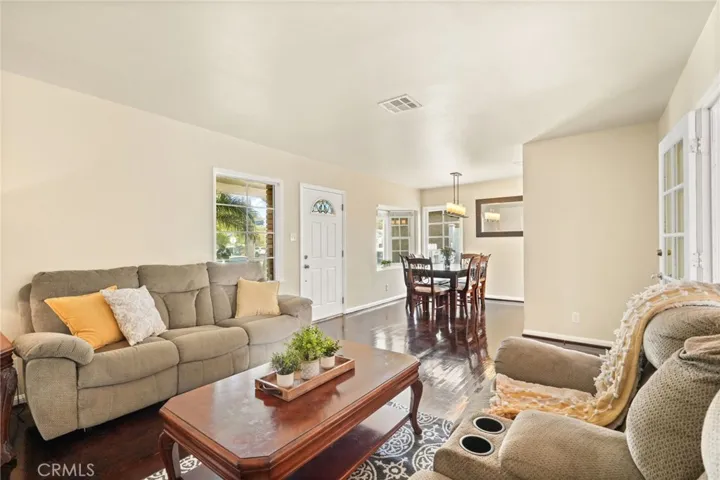 6837 Hesperia Avenue, Reseda, California 91335