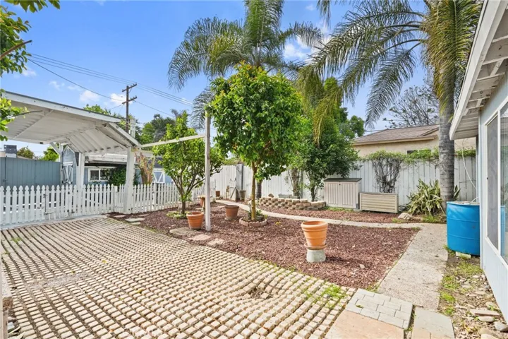 6837 Hesperia Avenue, Reseda, California 91335