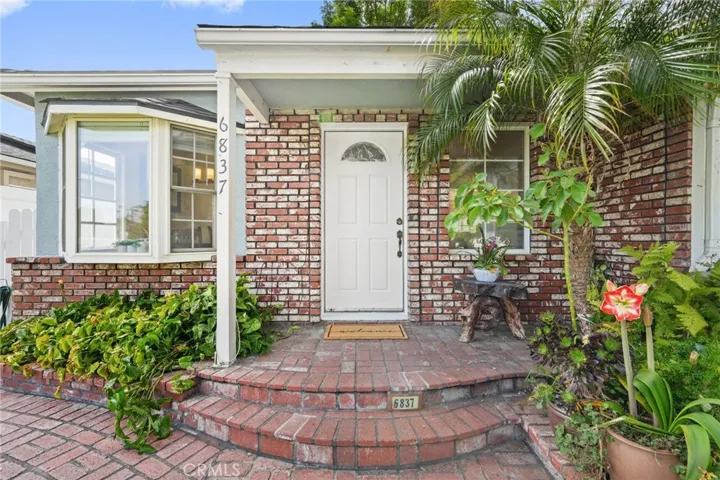 6837 Hesperia Avenue, Reseda, California 91335
