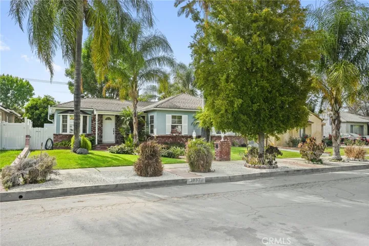6837 Hesperia Avenue, Reseda, California 91335
