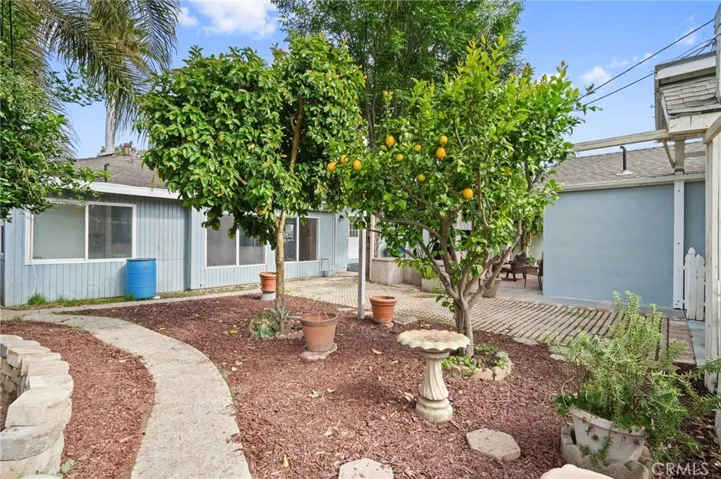 6837 Hesperia Avenue, Reseda, California 91335