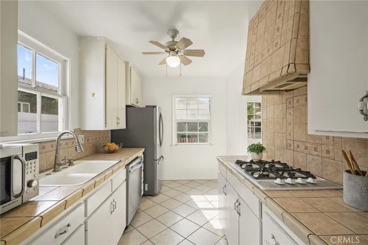 6837 Hesperia Avenue, Reseda, California 91335