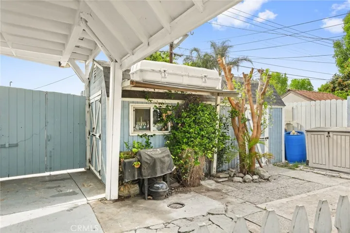 6837 Hesperia Avenue, Reseda, California 91335