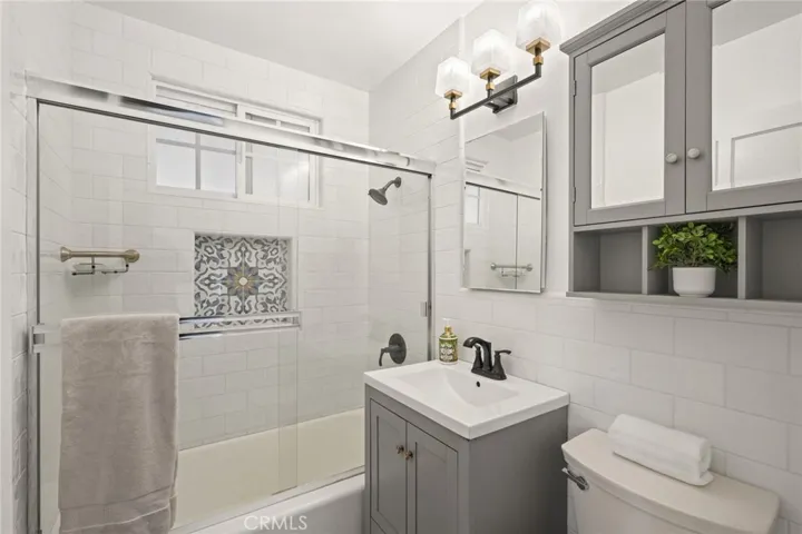 6837 Hesperia Avenue, Reseda, California 91335
