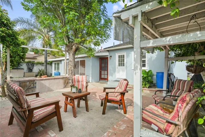 6837 Hesperia Avenue, Reseda, California 91335