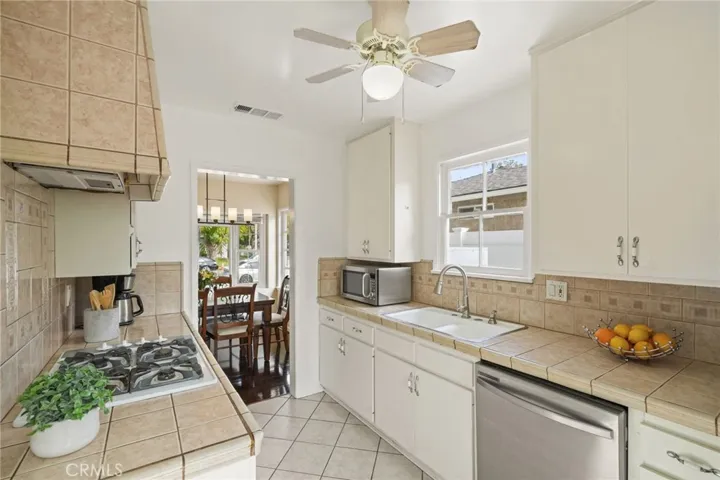 6837 Hesperia Avenue, Reseda, California 91335