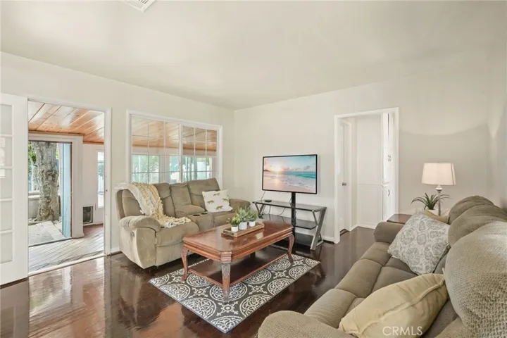 6837 Hesperia Avenue, Reseda, California 91335