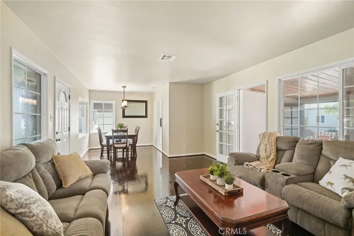 6837 Hesperia Avenue, Reseda, California 91335