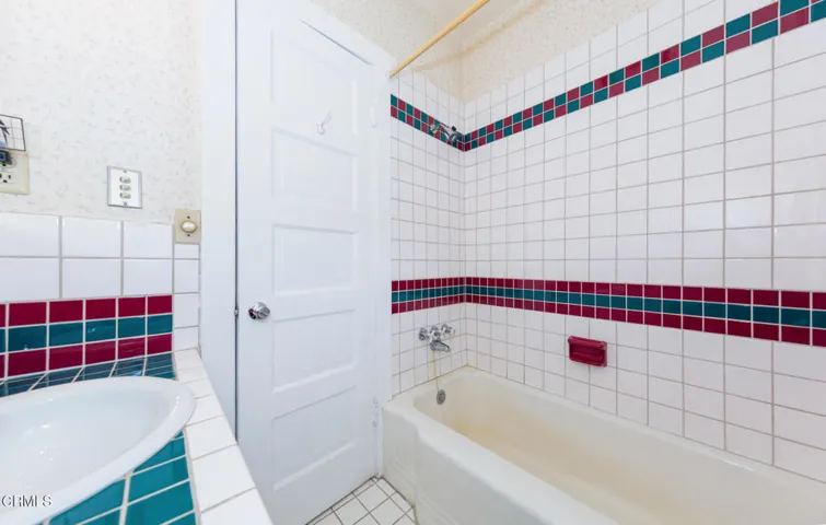Hallway Full Bath