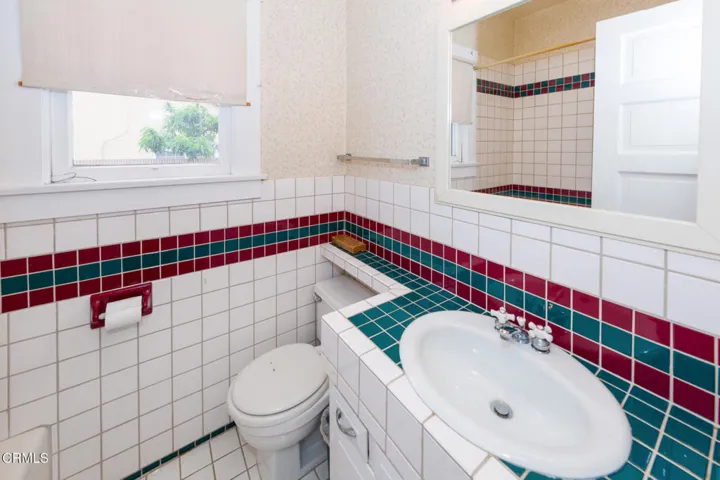 Hallway Full Bath