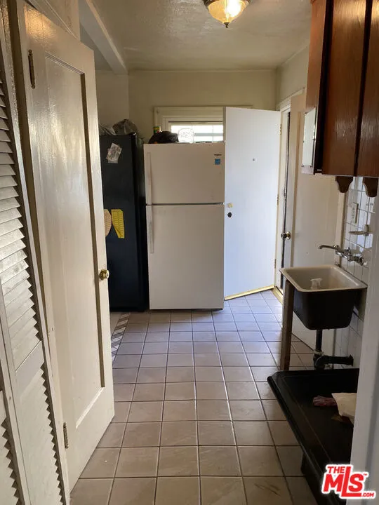 2132 W 84th Place, Los Angeles, California 90047 home-pic-6