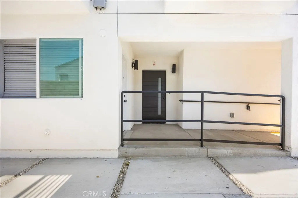 1542 W 84th Street, Los Angeles, California 90047 home-pic-21