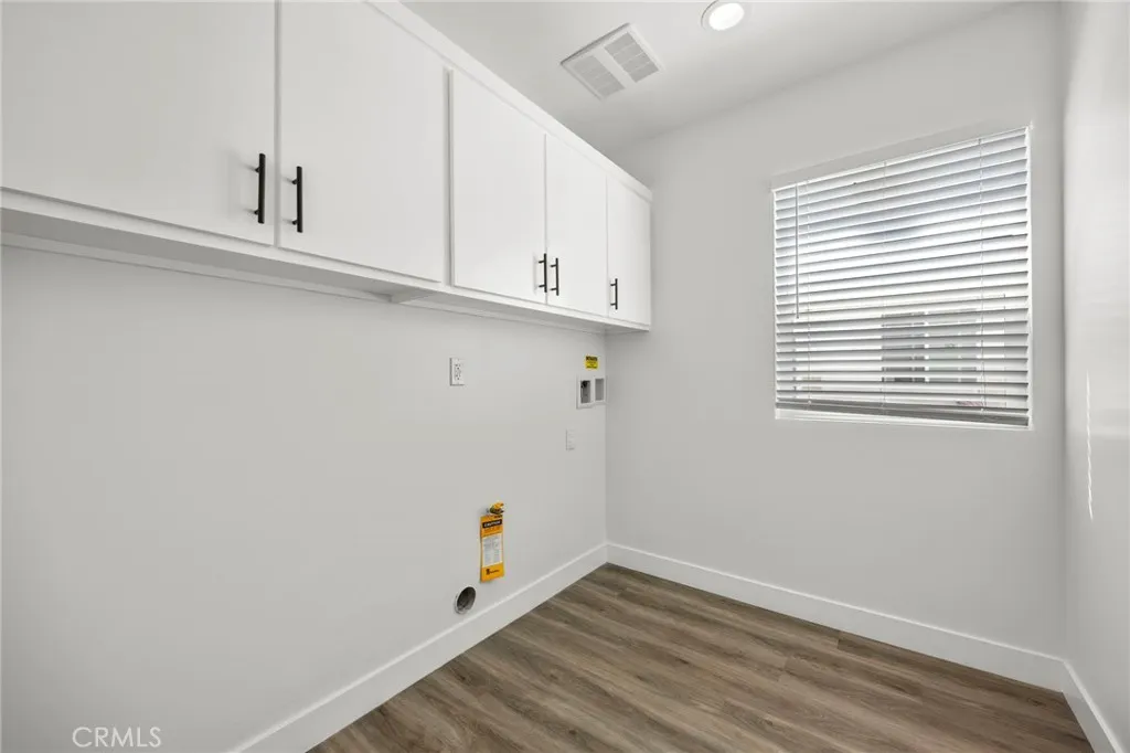 1542 W 84th Street, Los Angeles, California 90047 home-pic-19