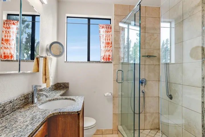 19066 Gliddon St, Castro Valley, California 94546