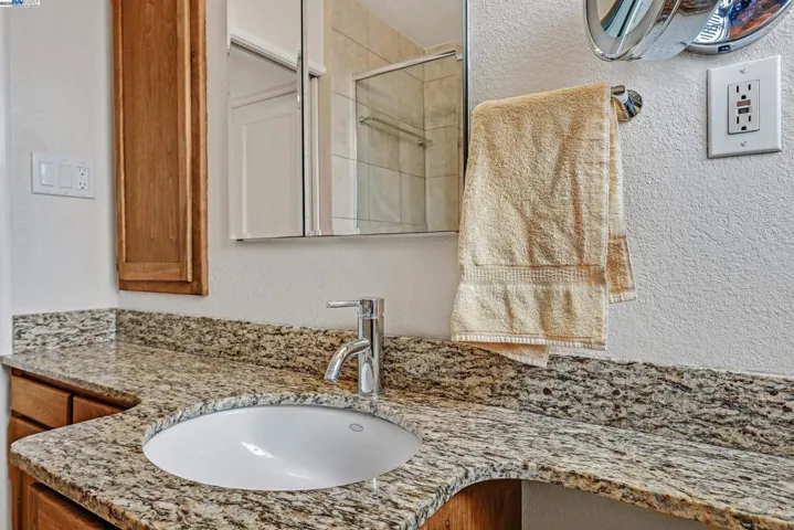 19066 Gliddon St, Castro Valley, California 94546