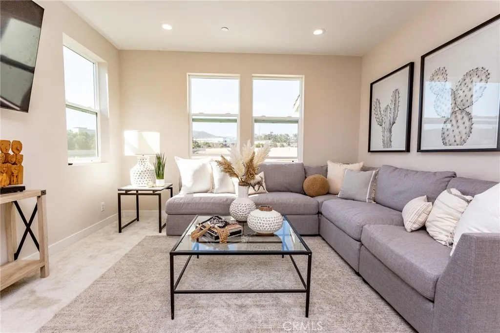 331 Newton, Lake Forest, California 92630 home-pic-20