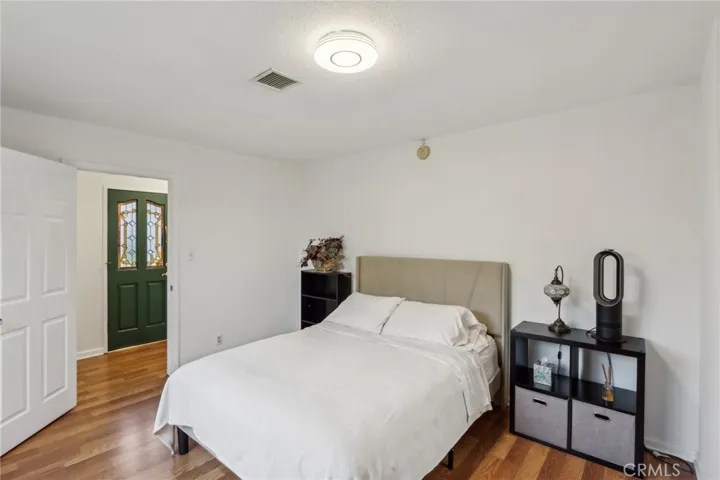 Bedoom 2 with ensuite bathroom 1