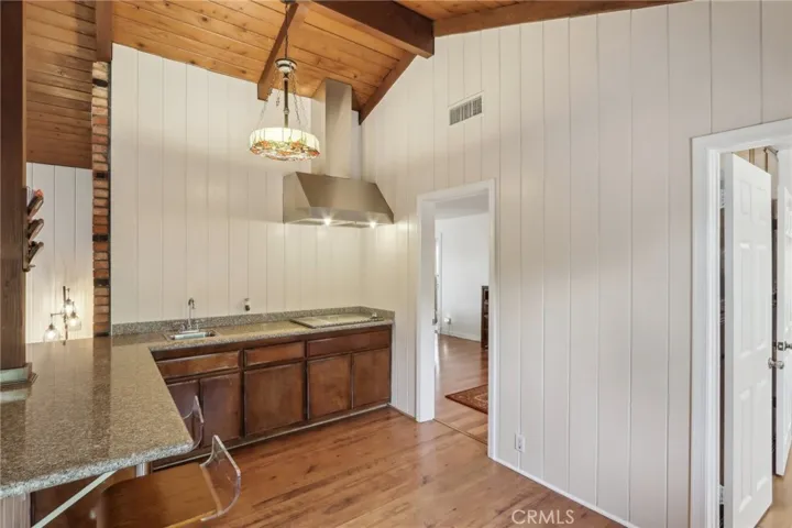 Kitchenette, Wet Bar & Indoor Grill 2