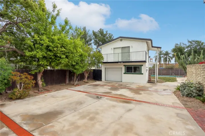 Detached Guest House (Granny Suite) over Garage
