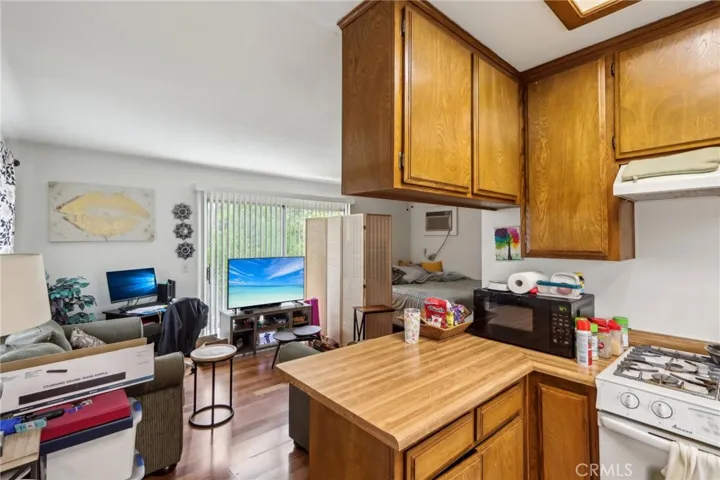 Detached Guest House (Granny Suite) Studio Kitchen