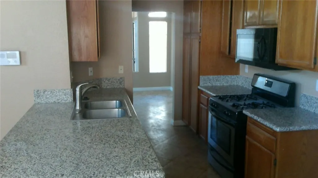 12533 Loma Verde Drive, Victorville, California 92392 home-pic-4
