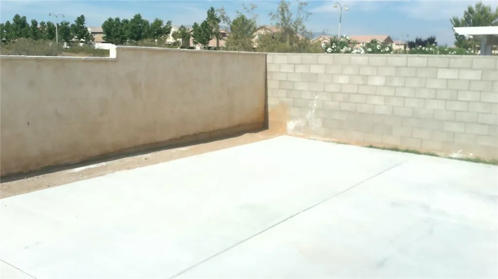 12533 Loma Verde Drive, Victorville, California 92392 home-pic-11
