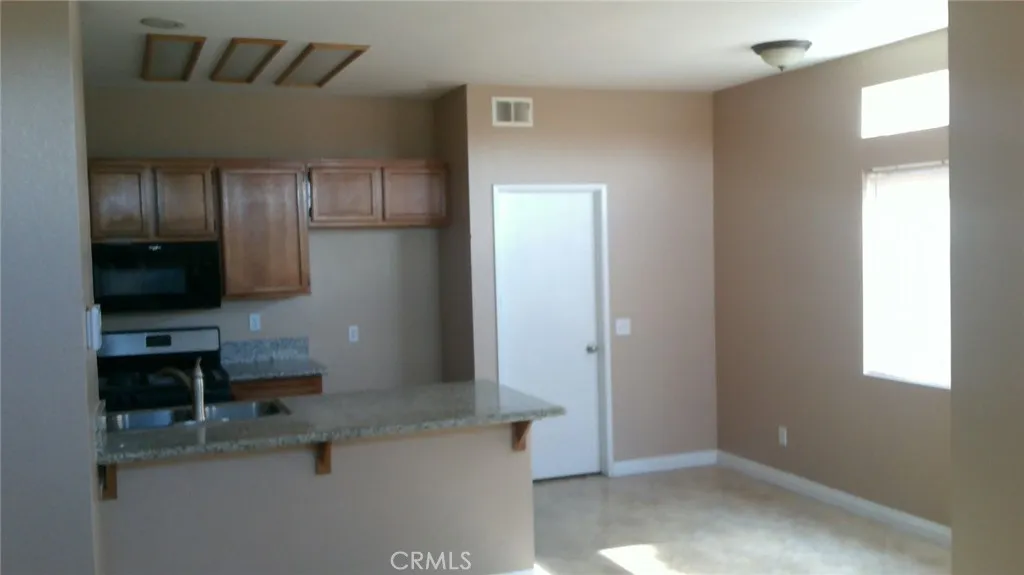 12533 Loma Verde Drive, Victorville, California 92392 home-pic-5