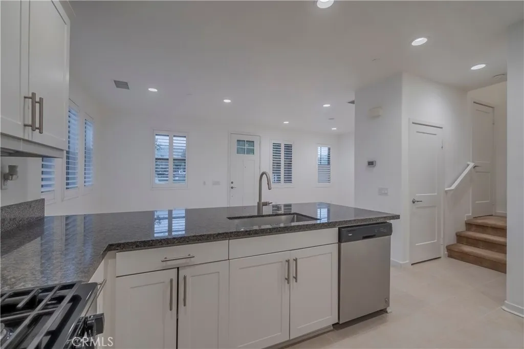 556 W Baseline Road, Claremont, California 91711 home-pic-9