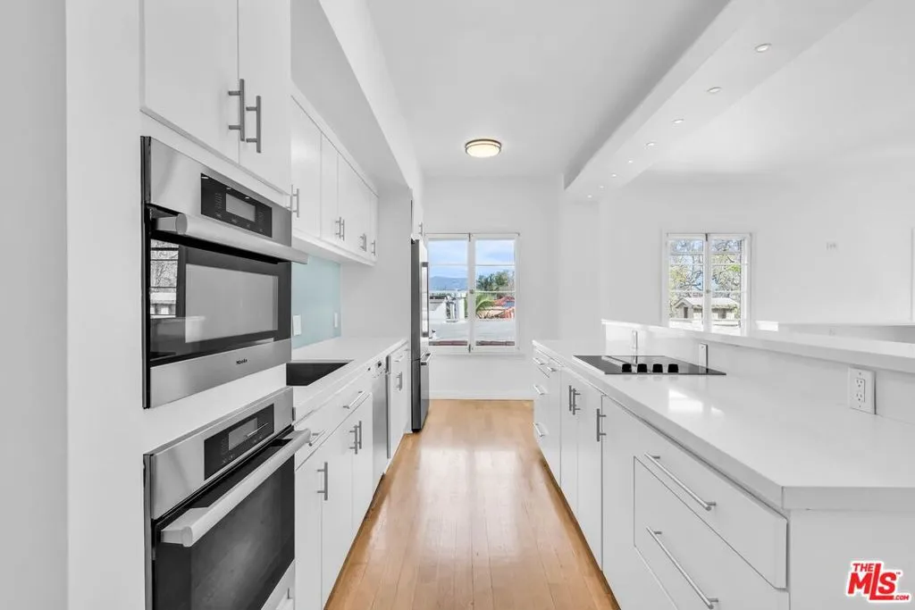 109 N Sycamore Avenue 304, Los Angeles, California 90036 home-pic-2