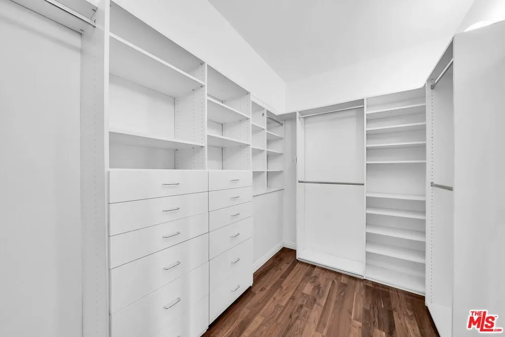 109 N Sycamore Avenue 304, Los Angeles, California 90036 home-pic-13