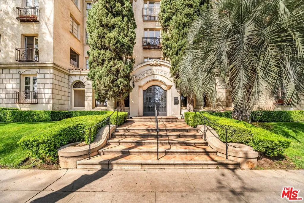 109 N Sycamore Avenue 304, Los Angeles, California 90036 home-pic-1