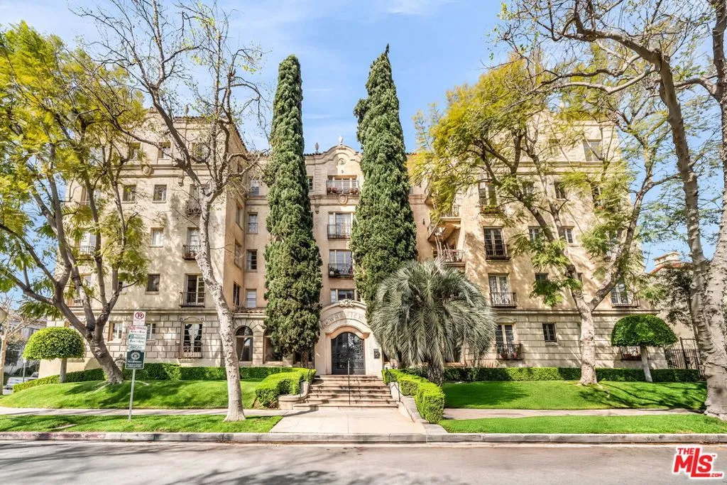 109 N Sycamore Avenue 304, Los Angeles, California 90036 home-pic-0