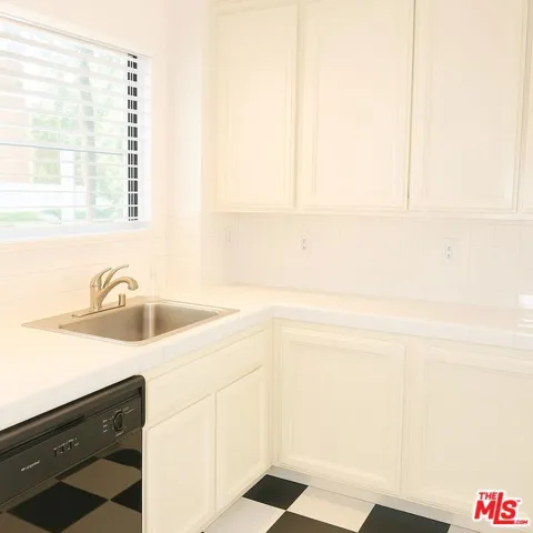 6063 Scenic Avenue, Los Angeles, California 90068