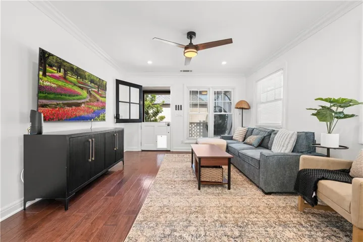 504 Avocado Avenue 1/2, Corona Del Mar, California 92625