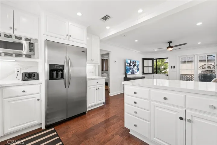504 Avocado Avenue 1/2, Corona Del Mar, California 92625