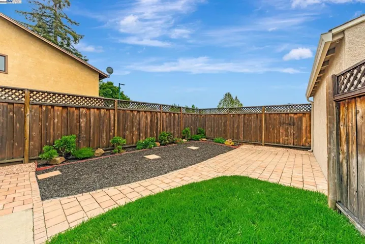 22741 1st St, Hayward, California 94541