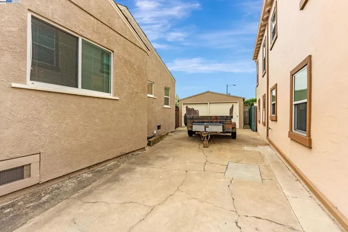 22741 1st St, Hayward, California 94541