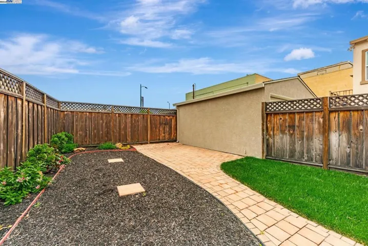 22741 1st St, Hayward, California 94541