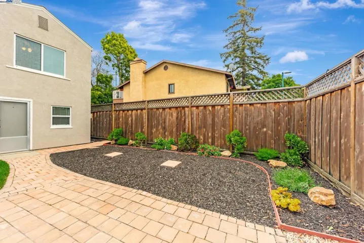 22741 1st St, Hayward, California 94541