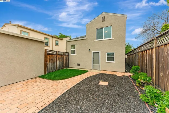 22741 1st St, Hayward, California 94541