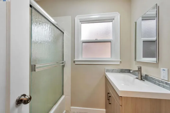 22741 1st St, Hayward, California 94541