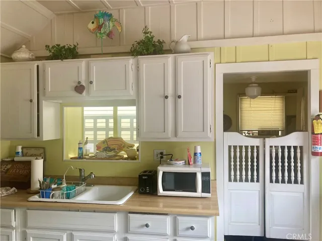 Light and bright kitchen