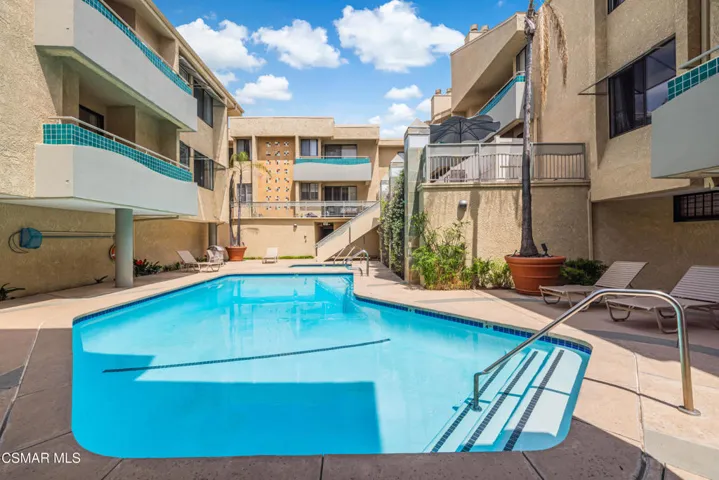 19009 Sherman Way Unit 10, Reseda-Vince