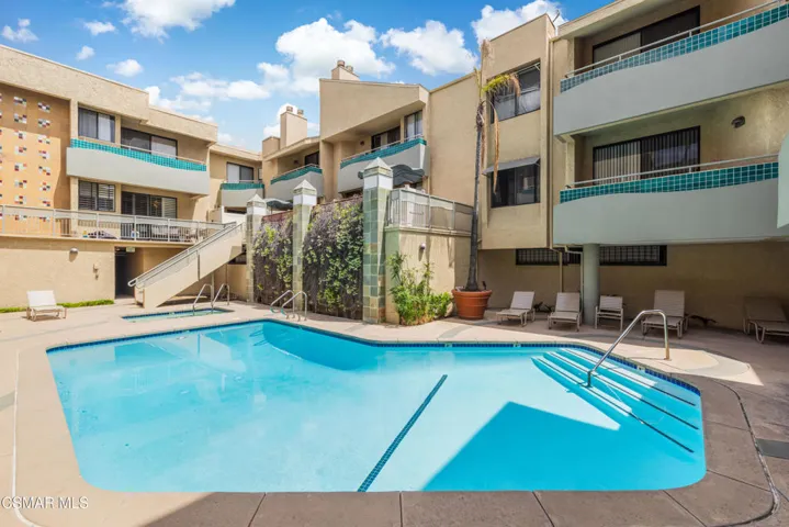 19009 Sherman Way Unit 10, Reseda-Vince