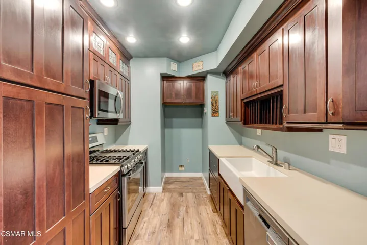 19009 Sherman Way Unit 10, Reseda-Vince