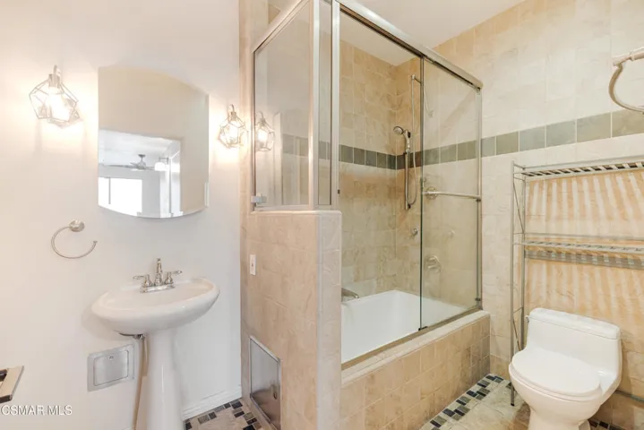 19009 Sherman Way Unit 10, Reseda-Vince