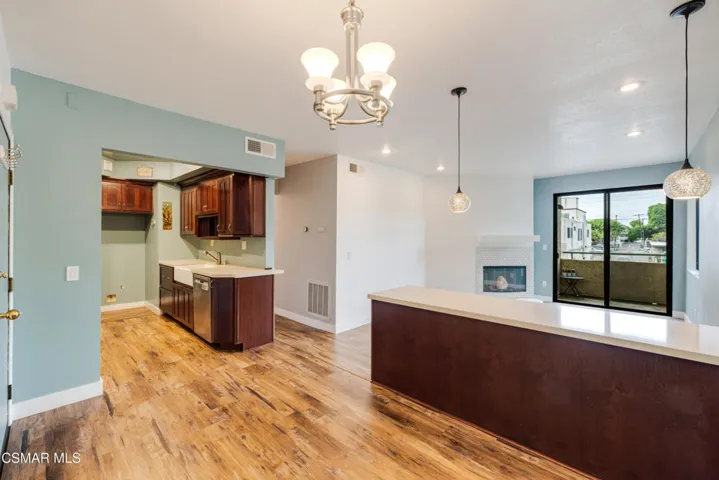 19009 Sherman Way Unit 10, Reseda-Vince
