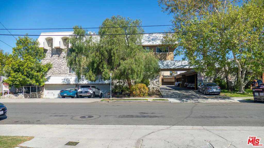 601 E Acacia Avenue, Glendale, California 91205, 25 Bedrooms Bedrooms, ,14 BathroomsBathrooms,Residential Income,For Sale,Acacia,25530649